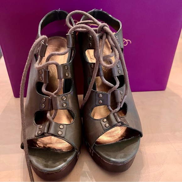 Fergie Heels - Picture 2 of 9